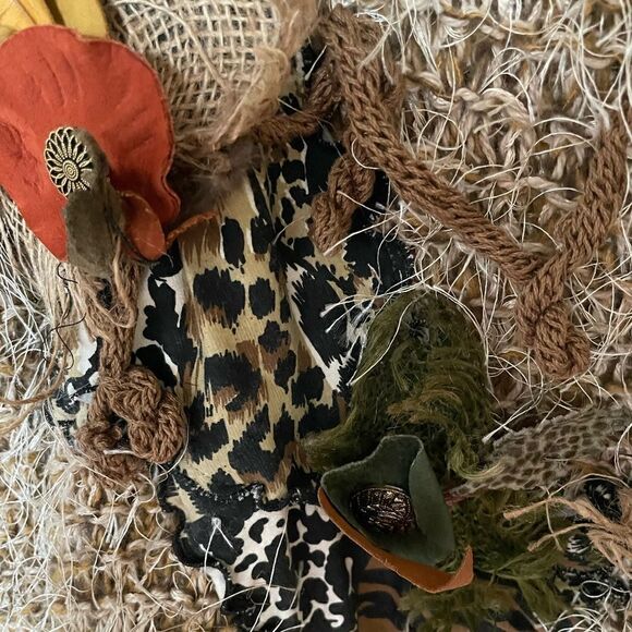 UNIQUE VINTAGE SWEATER!   - Picture 6 of 7